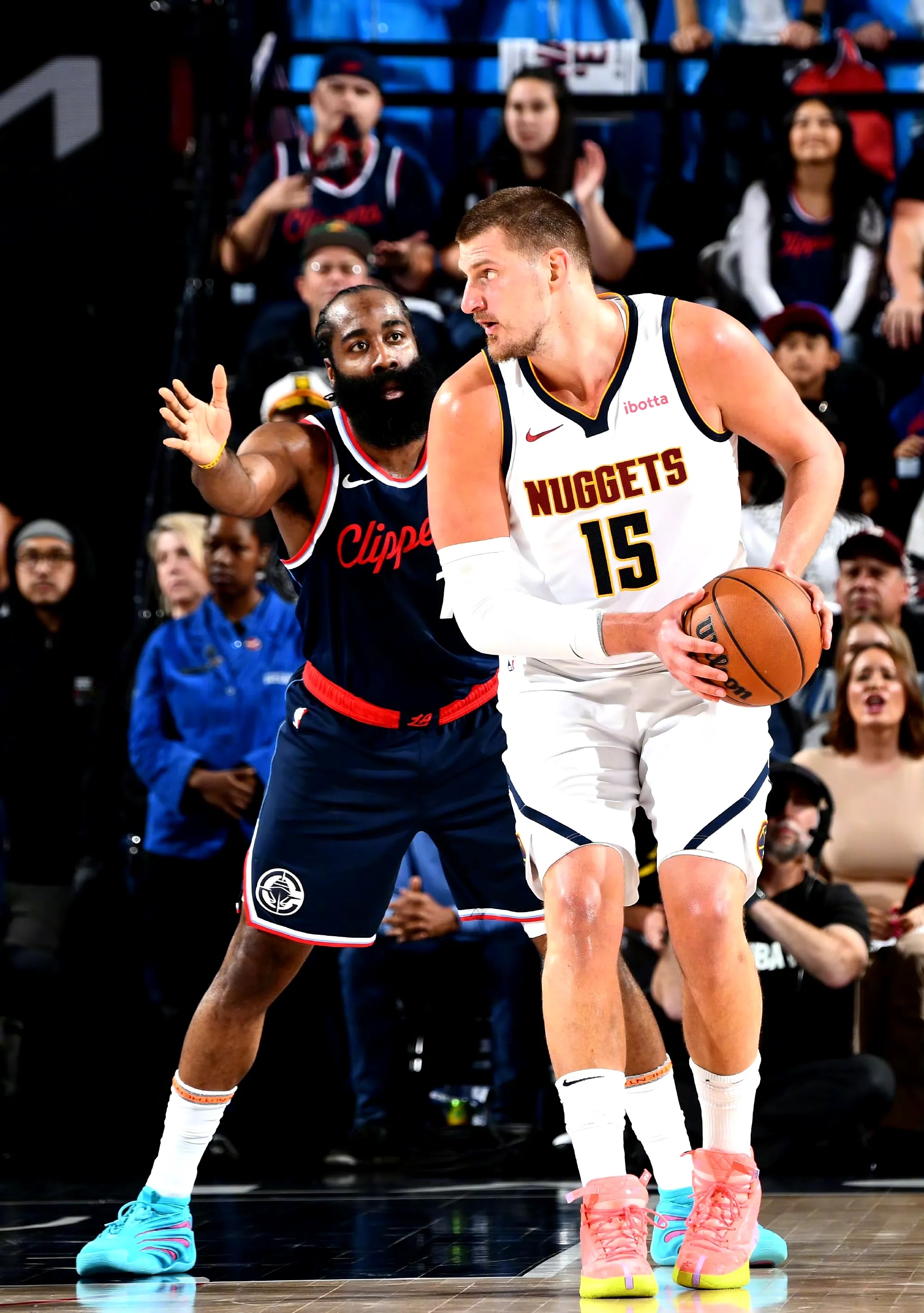 九游娱乐-詹姆斯连续二十场比赛得分超过表现优异，掘金不断突破！热度持续攀升的简单介绍